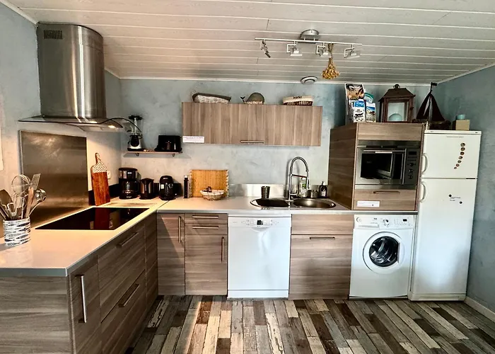 Duplex Renove Confort Avec Terrasse Ensoleillee - A Pied - Boucanet Holiday home